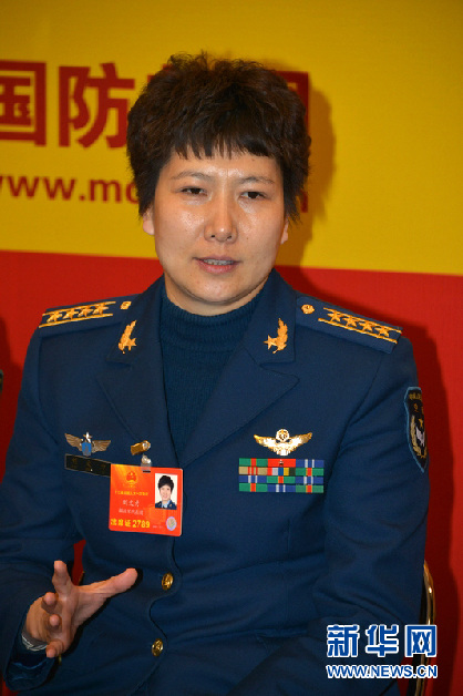 3月7日,全国人大代表,空军航空兵某师副师长刘文力在接受新华社记者