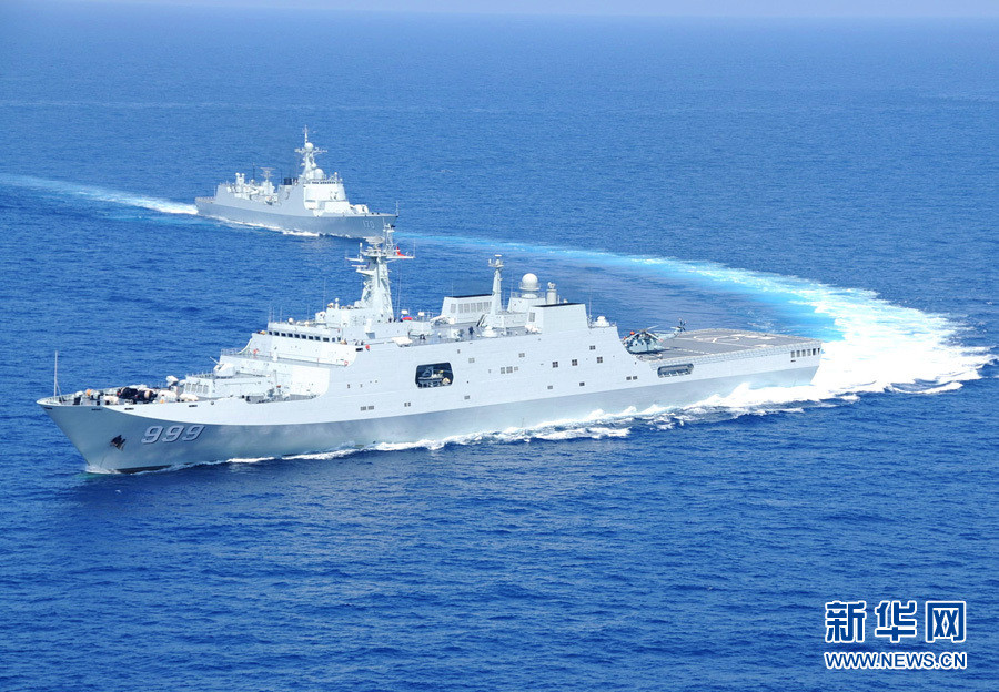 多艘中国战舰云集南海变换队形玩水上芭蕾