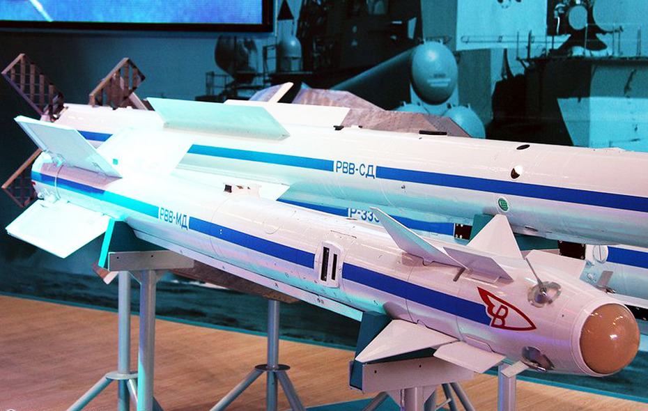 性能强悍歼20御用霹雳10格斗导弹首次露面