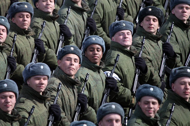 俄军举行胜利日大阅兵彩排 多款大杀器登场