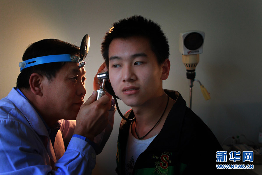 中国空军北京站招飞工作展开全裸体检严把关