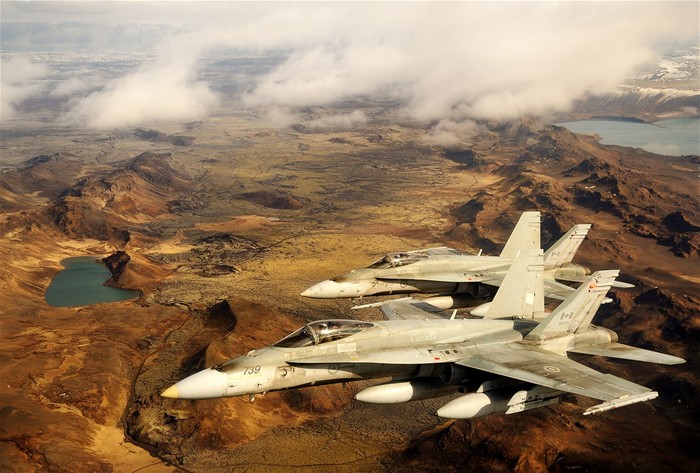 加拿大空军CF-18战机编队巡逻冰岛领空