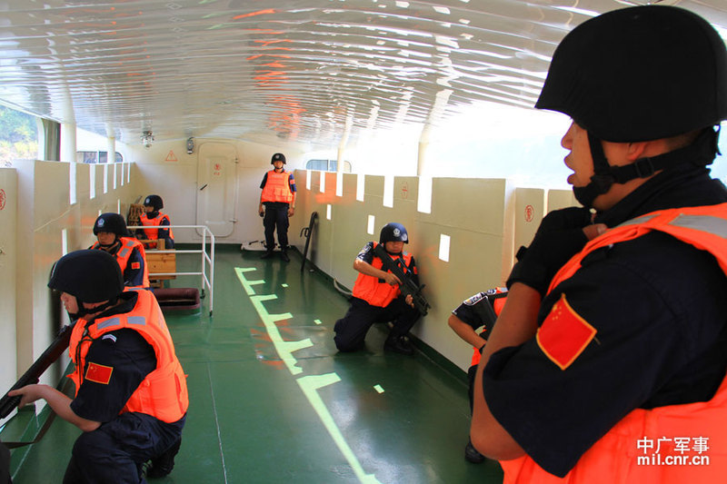 重机枪架船上中国巡逻湄公河部队火力强大