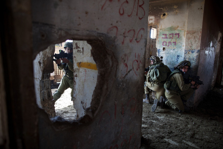 以色列精锐作战部队在戈兰高地演练巷战