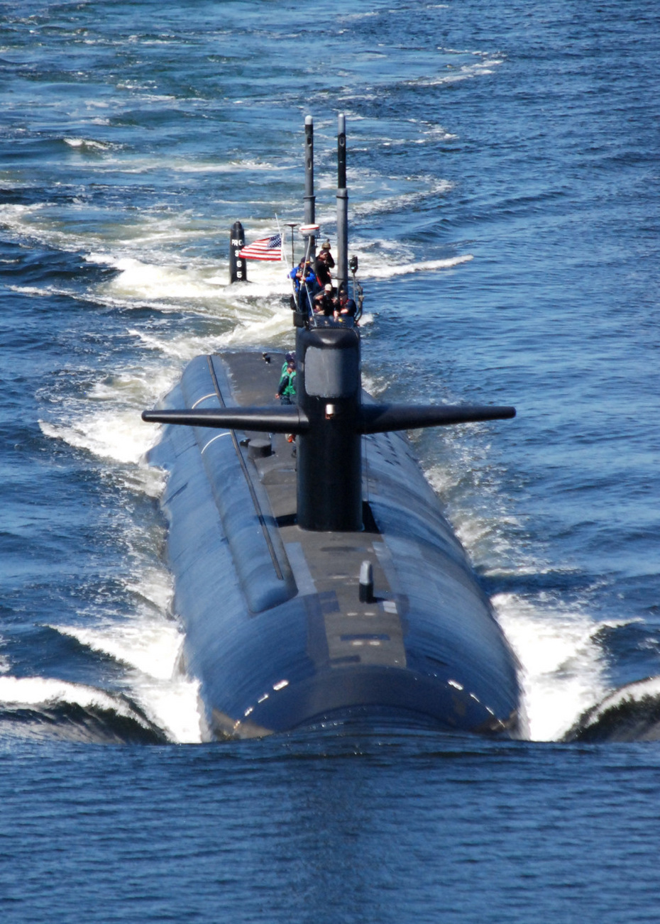 2013年5月3日,美国海军洛杉矶级攻击潜艇ssn700达拉斯号从新伦敦海军