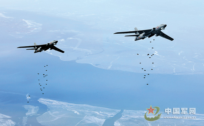 弹如雨下南空轰6机群演练远程突袭
