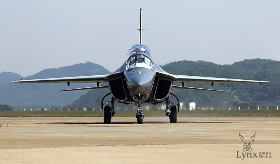 传中国l15高级教练机开始向非洲国家交付