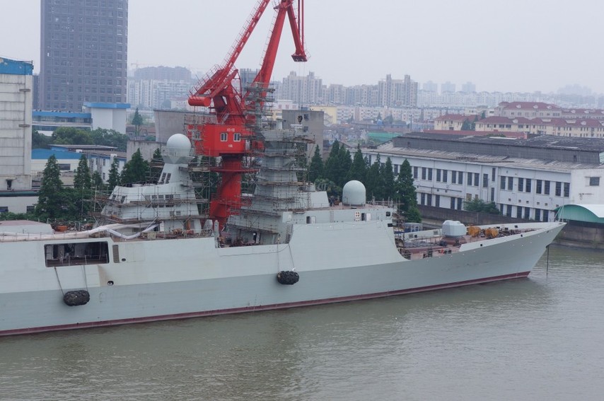 又一艘054a护卫舰和新型补给舰即将竣工