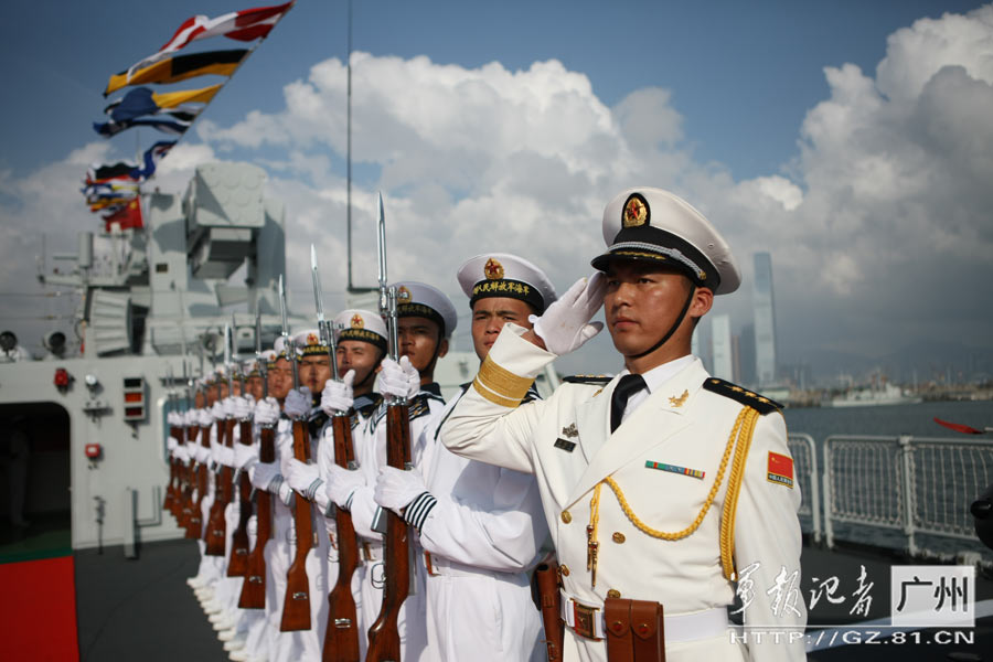 两艘新型护卫舰入列驻港部队强化香港防务