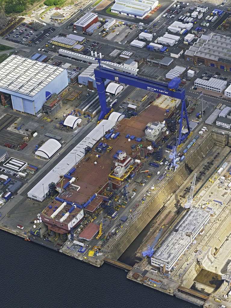 该舰是首艘采用双舰岛创新设计的航母.