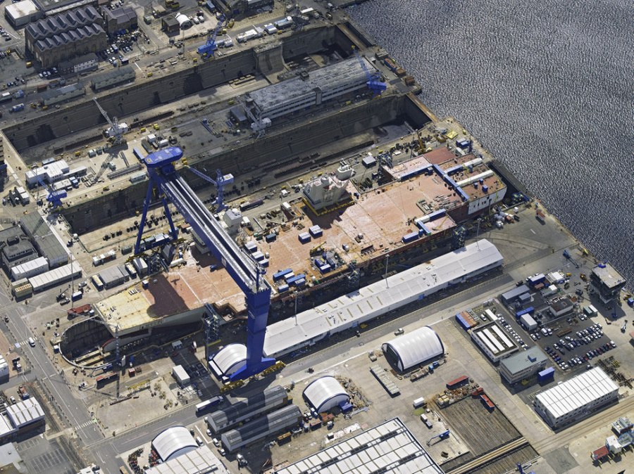 鸟瞰英国新航母双舰岛装好主体轮廓成形