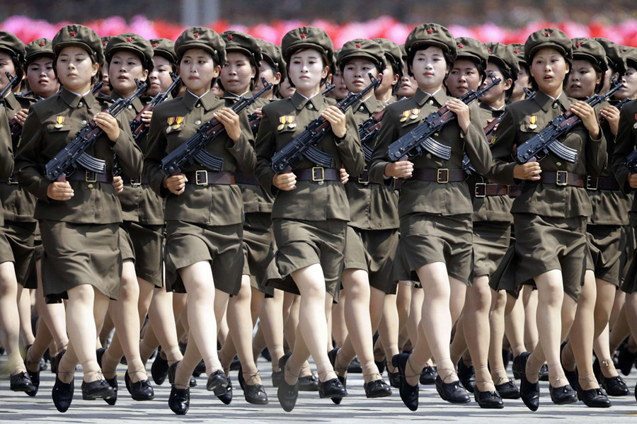 朝鲜举行盛大阅兵纪念停战60周年