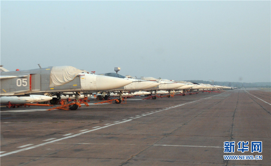 俄军用机场的各式飞机 新华社记者王玉山 摄点击进入中新网军事频道