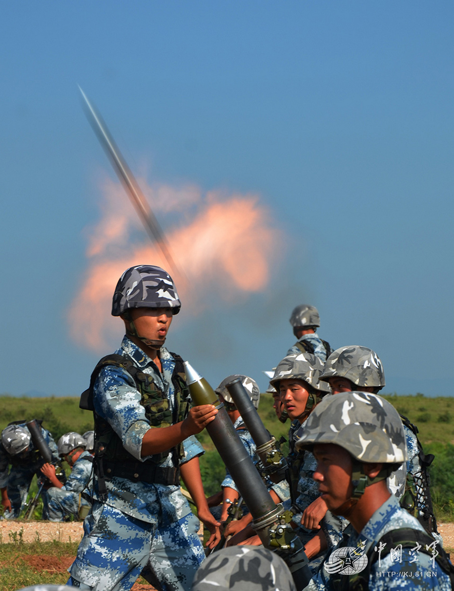 中国空降兵各式火炮曝光猛烈开火压制敌阵