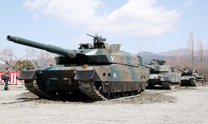 日本10式坦克高调展示超强液压悬挂系统