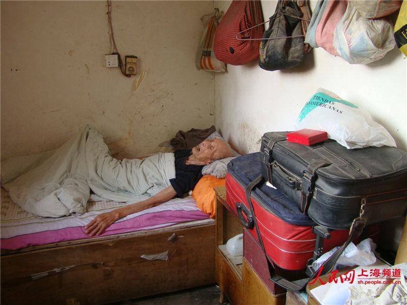 抗战老兵住废弃厂房生活拮据无医保