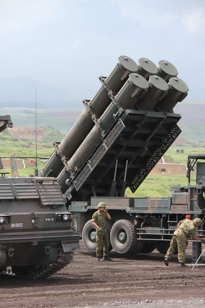 日本陆上自卫队现场展示88式地对舰导弹发射系统