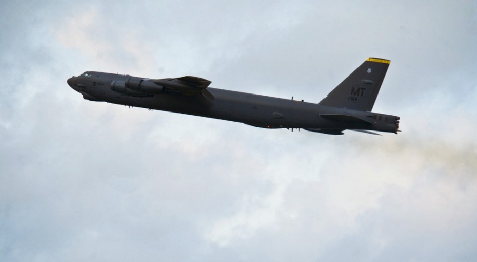 大动作美军b52战略轰炸机成群紧急出动