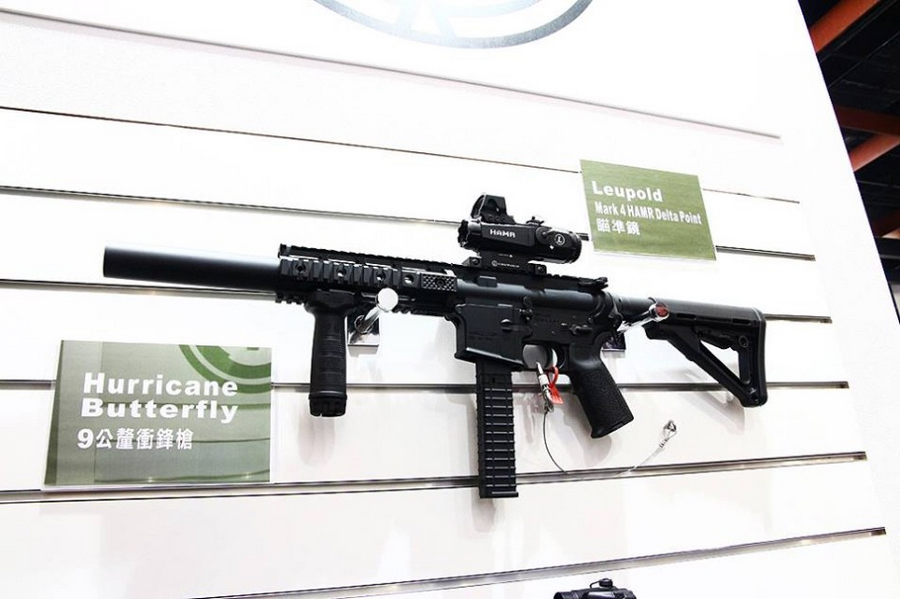 机枪加装iphone4台湾多款时髦枪支亮相