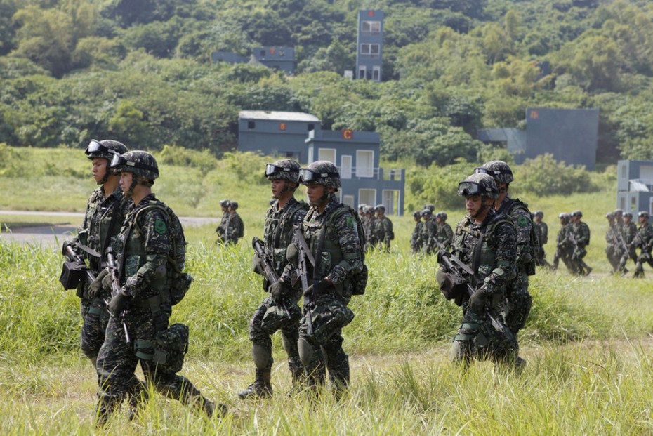 意欲何为台军精锐部队训练两栖攻击作战