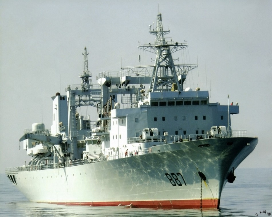 中国海军南海舰队887"微山湖"号福池级综合补给舰点击进入中新网军事