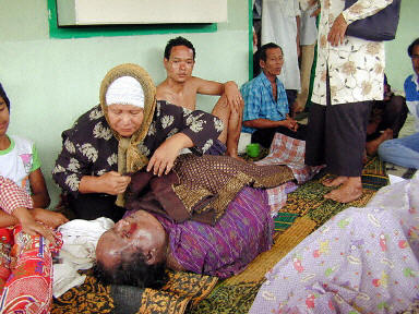 组图:印度尼西亚山洪爆发已造成75人死亡