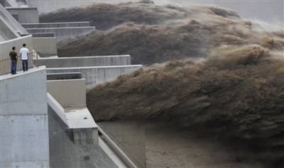 黄河兰州段遇26年以来最大洪峰或威胁主城区