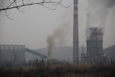 河北涉县鑫森焦化无视大气防治浓烟依旧排放