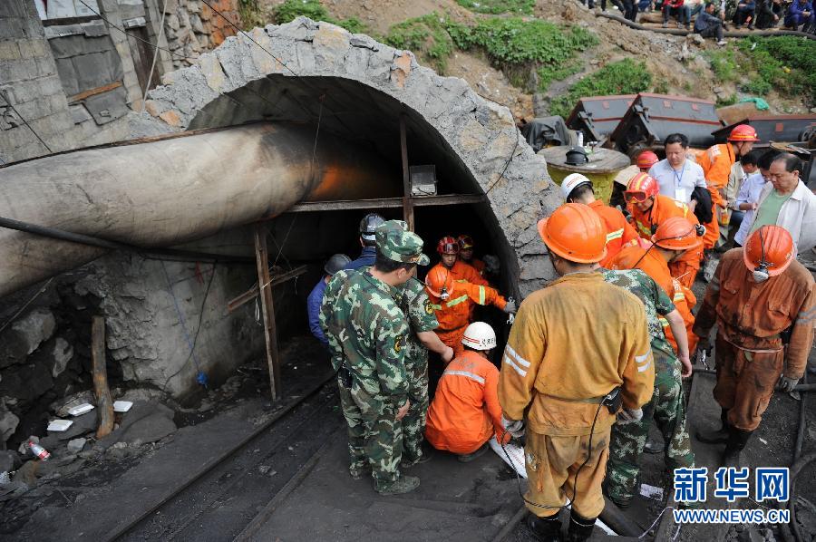 湖南耒阳透水矿难首批获救3人抵达医院接受救治