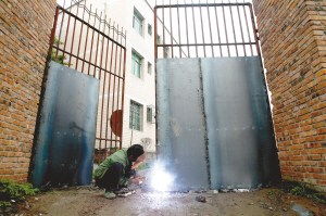 ���˹��ڽ�У԰��ҧ7��Сѧ�� ����������ս(ͼ)