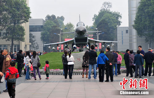 �ɶ������롰��10��ս�������Ӵ�(ͼ)