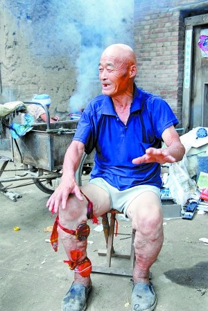 七旬拾荒夫妇捡3万现金还失主 称不花别人钱(图)