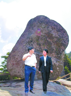 ���غ��������쵼�����Ӳ��չٷ���ϵ�ϳɣ�ͼ��