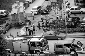 ��������19�˱���������Ѭ����װ�޲��ϻӷ�����