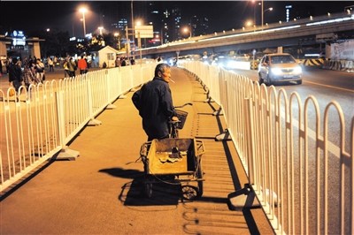 ����Ư���ˡ������������ϰ���۸߱��ȴ򹤣�ͼ��