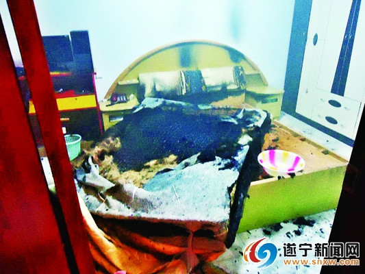 39岁男入不敷出向父母讨钱要钱未果家中自焚求死