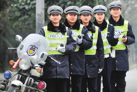 交警执勤纪录片拍成连续剧“警13的故事”走红网络