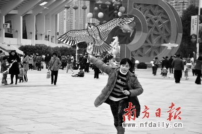 年味从全味蕾转入全媒体“流汗”过年成时尚