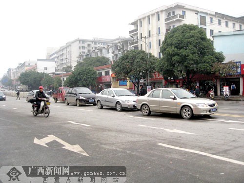 司机睡着路中间停车4小时疑为酒驾睡醒后离开