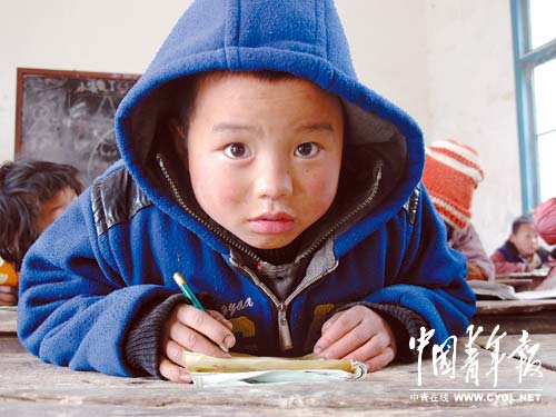 中国20多年民工潮集体忽略留守儿童(图)