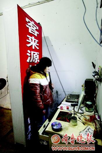 农民自创情歌寻出走妻子靠卖包子为生仅小学文化