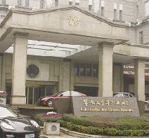 9岁女孩酒店游泳溺亡工作人员集体沉默拒谈(图)