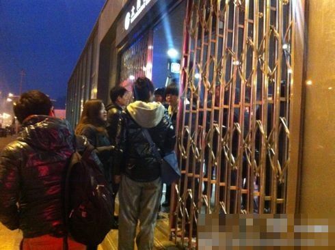 北京地铁十号线发生设备故障全线封站停运(组图)