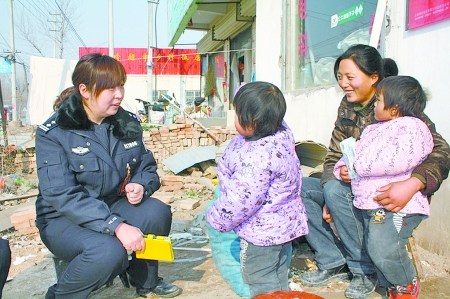 女刑警荒郊徒手制服绑匪26年办案上千起(图)