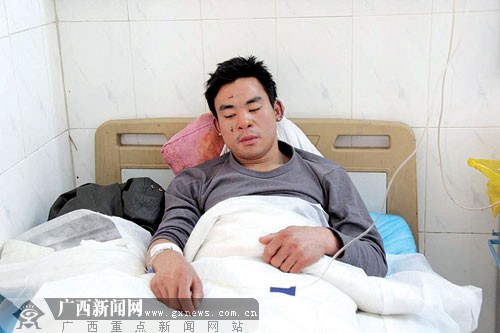 男子火中先救邻居再救妻女全家人烧伤谢绝救助