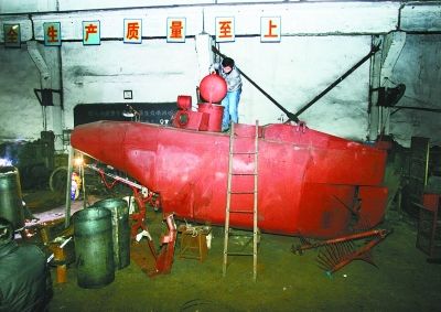 下岗工人自制潜水艇造价20万“招商”无人敢投资