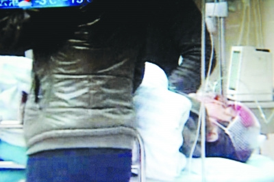 13道防护网多重缓冲两民工27楼电梯井坠下生还
