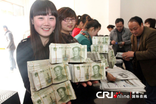 河南商丘公交公司连续12年用零钱发工资(图)