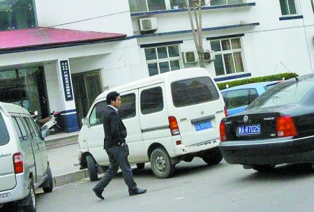 10男子就餐遗落120万元现金失主身份神秘(图)