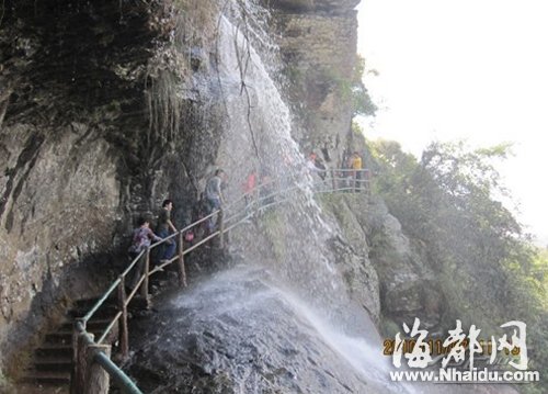 �����ں��ӽ��뷢����ץ��Ů���Σ�ͼ��